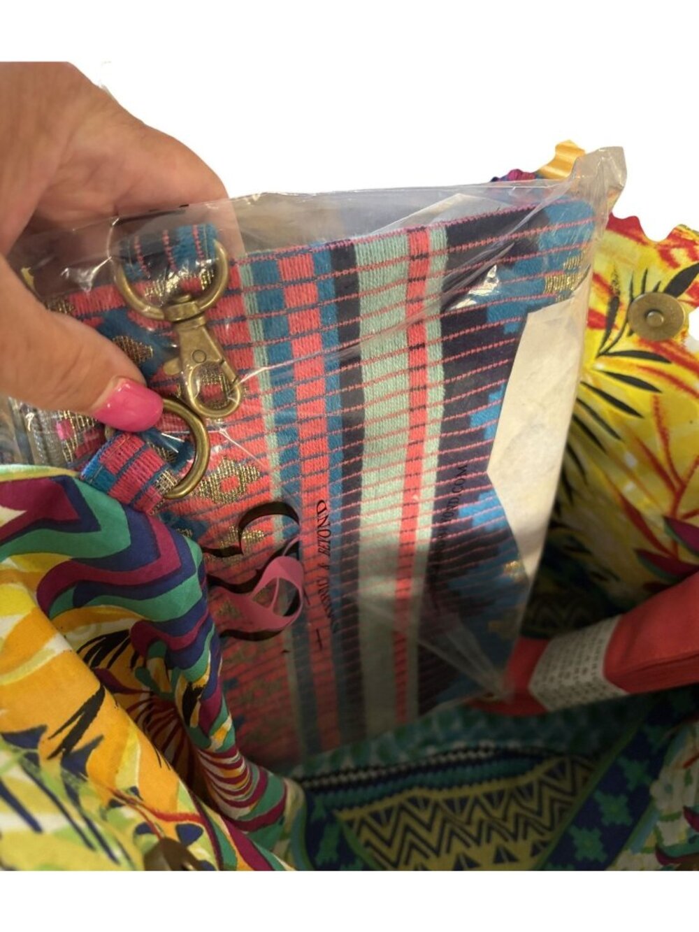 Woven Tote With Beaded Pineapple Wooden Circular Handles Colorful Fabric Lining - Picture 10 of 16